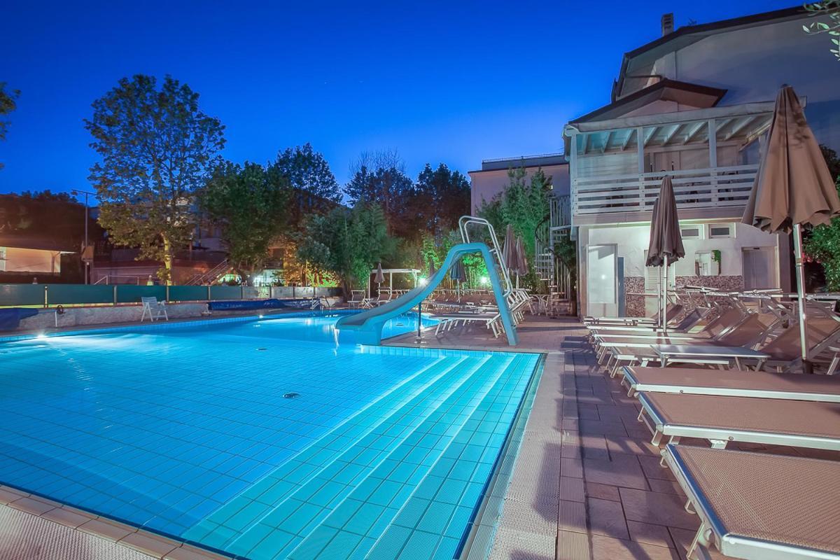 Hotel Giamaika Cesenatico Ngoại thất bức ảnh