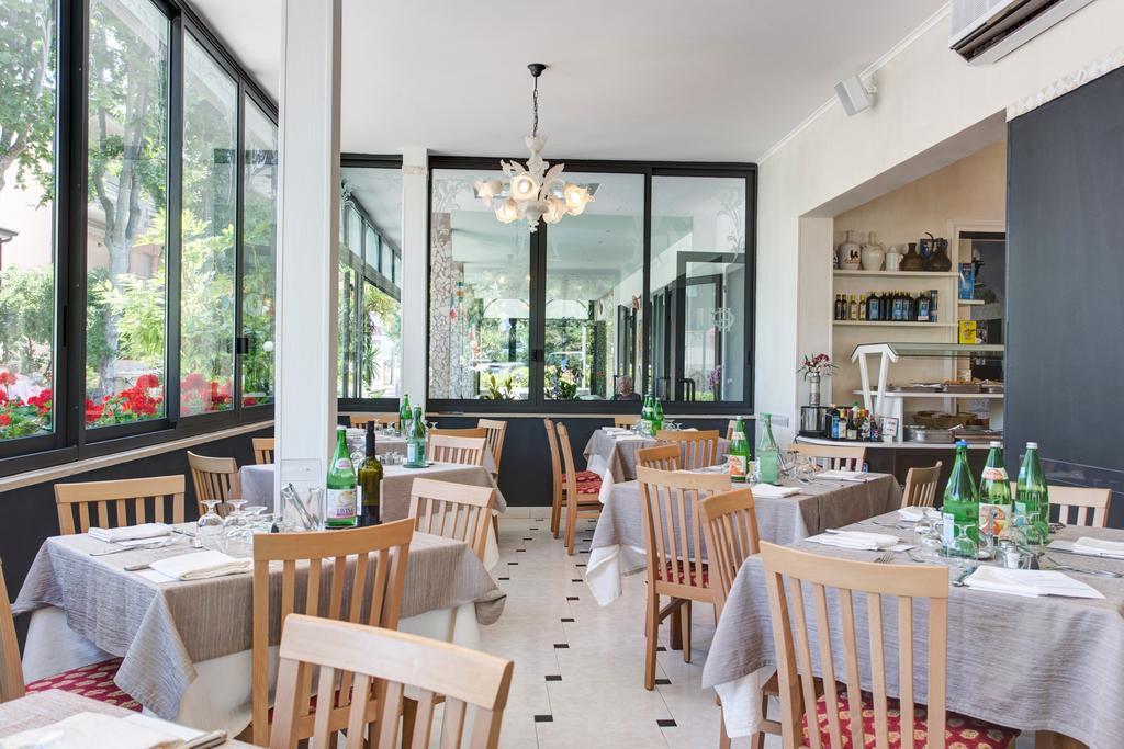 Hotel Giamaika Cesenatico Ngoại thất bức ảnh